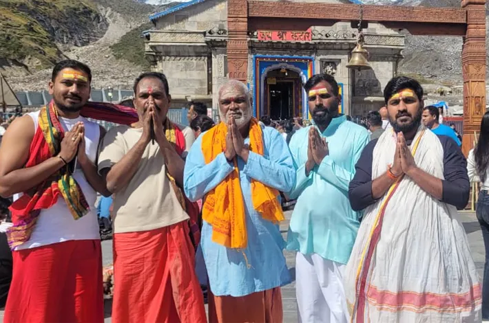 ప్రతికూల వాతావరణంలో కేదార్ నాథ్ దర్శనం..