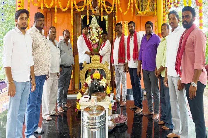 దుర్గాపూజకు హాజరైన ఐఎన్‌టీయూసీ నాయకుడు కోటేశ్వరరావు