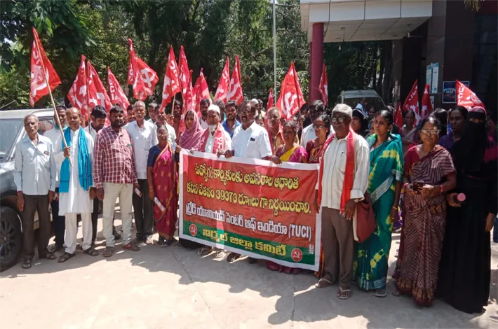 గడువు పెంచాలని ధర్నా