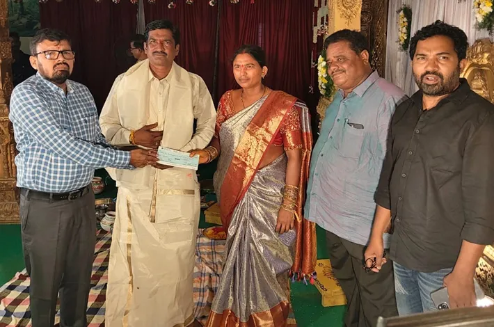 పేదింటి వివాహానికి ఎస్ఎస్ సేవా సమితి ఆర్ధిక సాయం