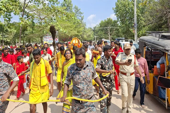 గంగాజల స్నానానికి పోచమ్మనగలు 