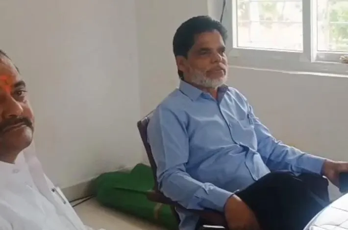 ‘మంగనిలో తిప్పితే సెట్‌’.. తహసీల్దార్‌ వ్యాఖ్యల రచ్చ