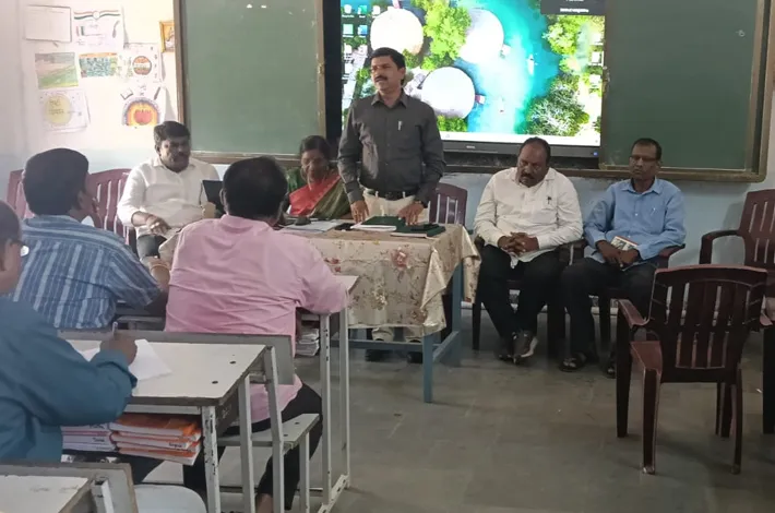 మధ్యాహ్న భోజనం మెనూ ప్రకారం అందించాలి...
