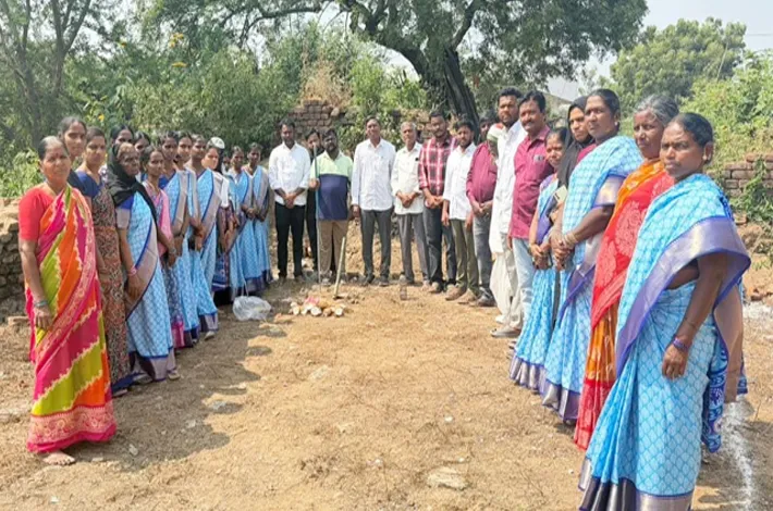 గ్రామ సంఘం భవన నిర్మాణానికి శ్రీకారం