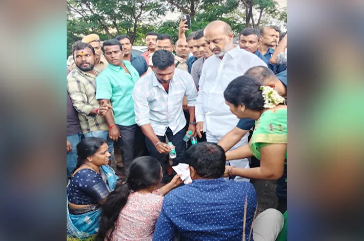 కారు పల్టీ.. యువతికి తీవ్ర గాయాలు