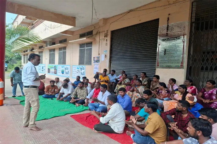 4 వ రోజు కొనసాగిన మున్సిపల్ కార్మికుల నిరసన 