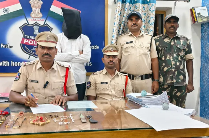 సొంత ఇంట్లోనే దొంగతనం