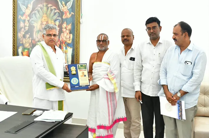 సురేంద్ర ఆచార్యకు ప్లాటినం ఐకాన్–2026 అవార్డు