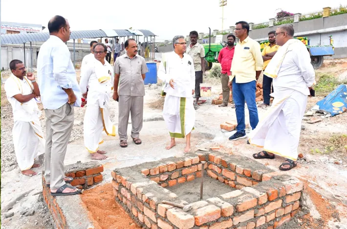 యాదగిరిగుట్ట దేవస్థానంలో రెండు అభివృద్ధి పనులకు భూమిపూజ