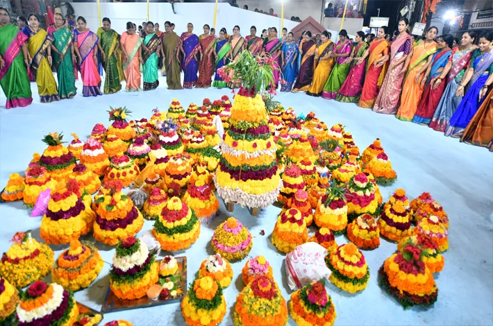 బతుకమ్మ.. ఓ పోరాటం!