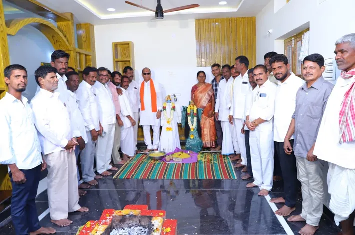 గృహప్రవేశ వేడుకలకు హాజరైన బిజెపి రాష్ట్ర కార్యవర్గ సభ్యులు 