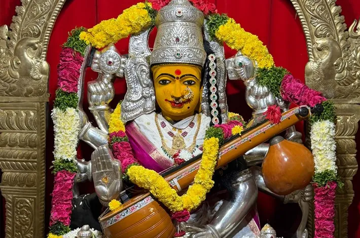 సరస్వతీ స్వరూపిణిగా మర్పడగ విజయదుర్గ
