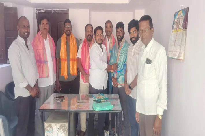 వెలిమినేడు కాంగ్రెస్ నూతన కమిటీకి ఘన సన్మానం