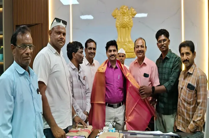 అదనపు కలెక్టర్‌కు సన్మానం