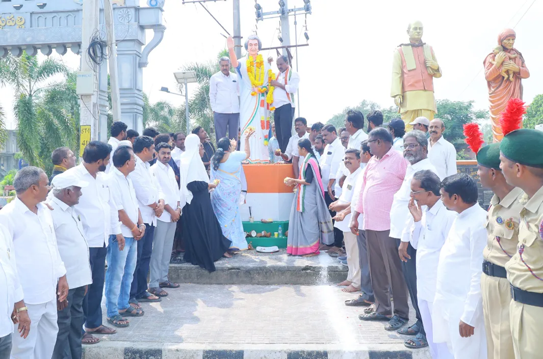 ఇందిరాగాంధీ 42వ వర్ధంతి ఎమ్మెల్యే  మట్టా రాగమయి