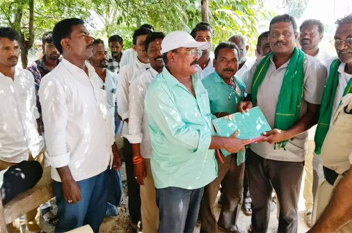 అర్లి(టీ) సబ్ స్టేషన్ ఎదుట రైతుల ధర్నా