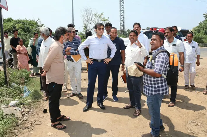 భూ రీ సర్వేను సకాలంలో పూర్తి చేయాలి