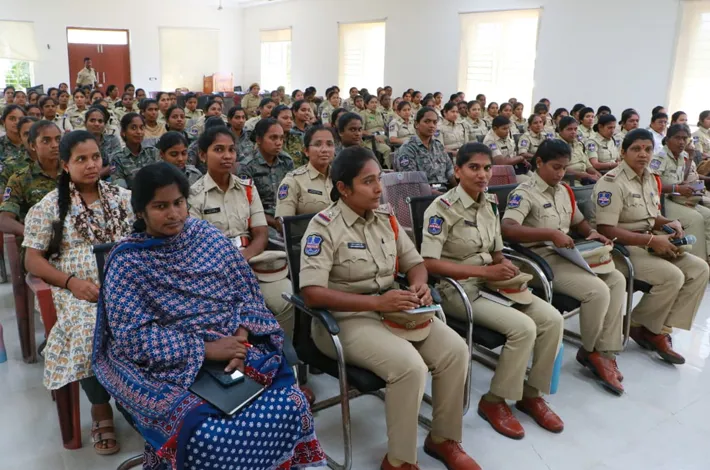 పరస్పర గౌరవంతోనే మహిళా పోలీసుల సాధికారత
