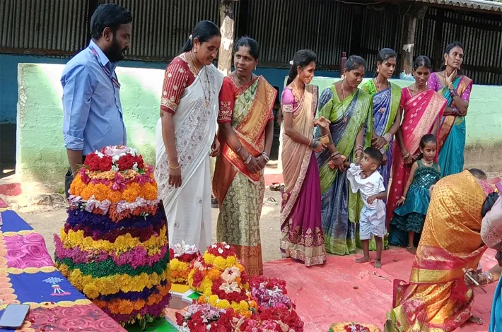 తెలంగాణ సంస్కృతికి ప్రతీక బతుకమ్మ