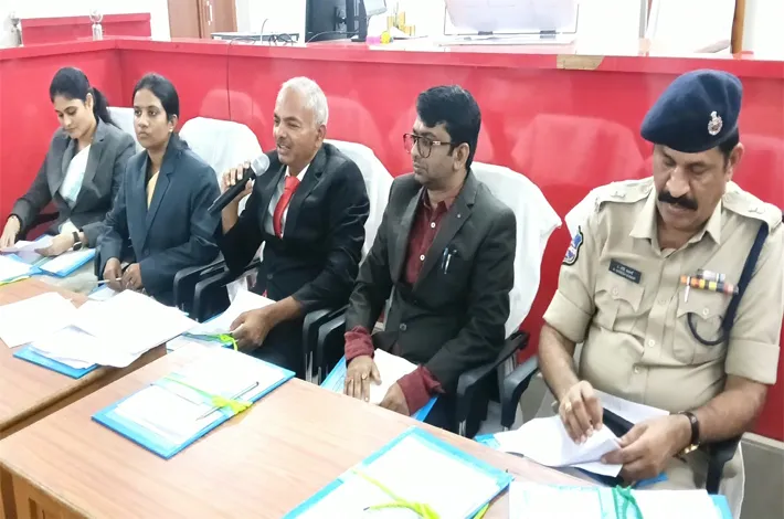 పెండింగ్ కేసుల పరిష్కారంలో ప్రత్యేక చొరవ చూపాలి