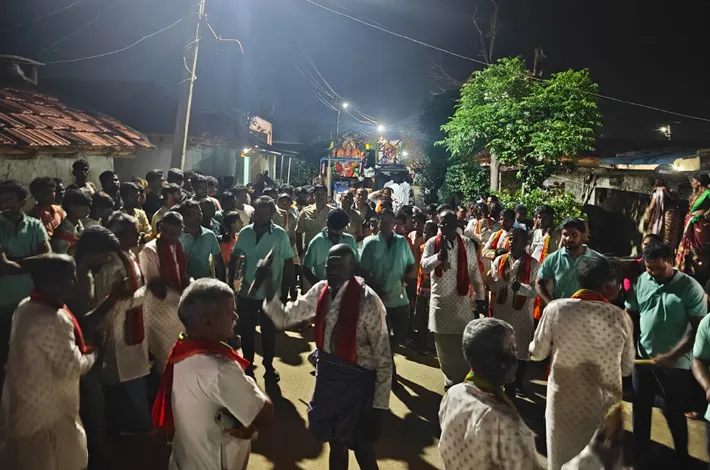కంచర్లలో కోలాటాలతో వినాయక నిమజ్జనం