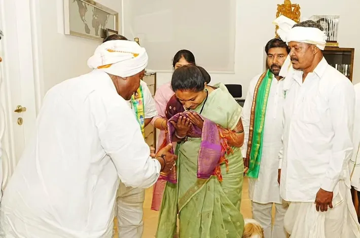 టీఆర్‌ఎస్‌లోకి నాగోబా ప్రధాన పూజారి