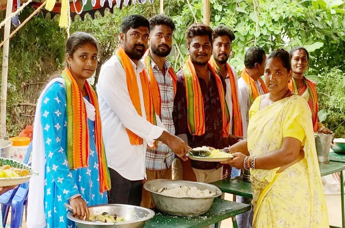 గణేష్ నవరాత్రుల సందర్భంగా అన్నదాన కార్యక్రమం
