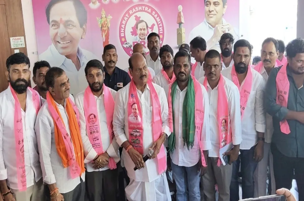 బిఆర్ఎస్ పార్టీలోకి చేరిన పులికుచ్చ తండా మాజీ సర్పంచ్
