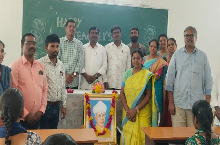 ఉపాధ్యాయులే విద్యార్థుల భవిష్యత్‌కు మార్గదర్శకులు