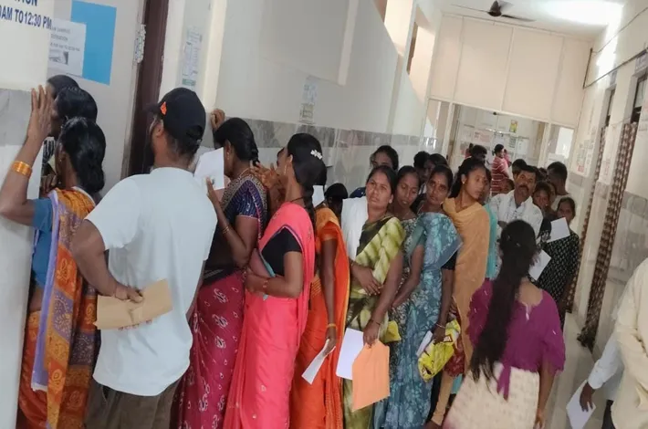 హాస్టల్‌కు వెళ్లాలంటే హెల్త్‌ టెస్టుల తిప్పలా?
