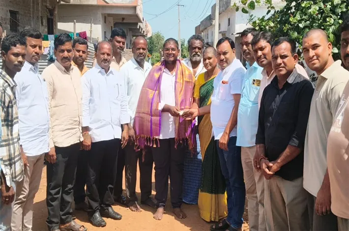 చదువుకు అడ్డుగా ఆర్థిక ఇబ్బందులు