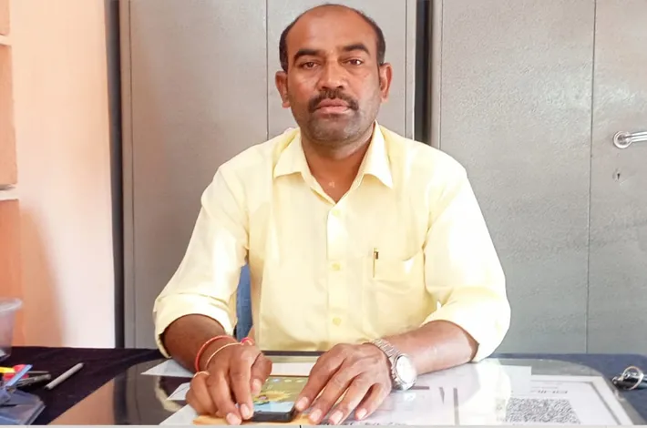 రైతు సేవలోబోథ్ సహకార సంఘం ముందు ఉంది