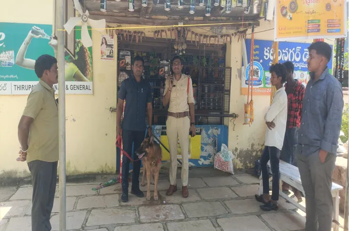 నార్కోటిక్ డాగ్‌తో హోటళ్లు, దుకాణాల్లో తనిఖీలు
