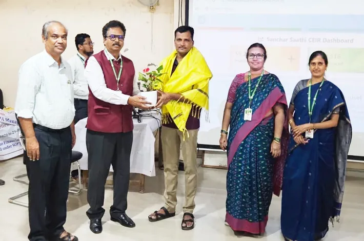 సైబర్ మోసాలపై సిబ్బందికి అవగాహన