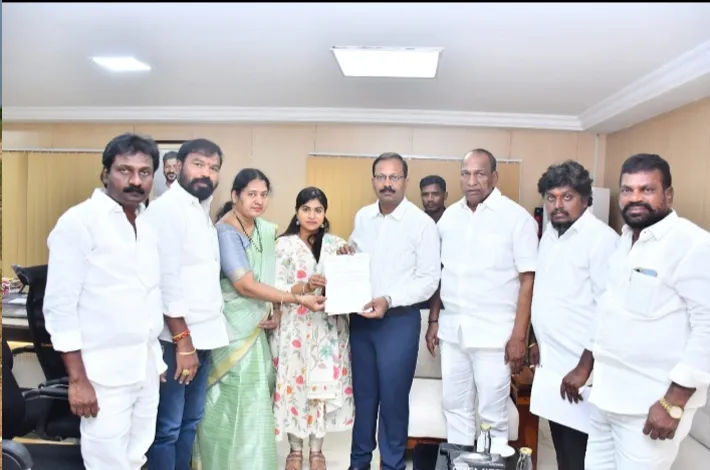 ప్రజల సమస్యలను పరిష్కరించండి   