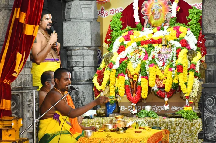 స్వామివారి ఆలయంలో శాస్త్రోక్తంగా నిత్య పూజలు