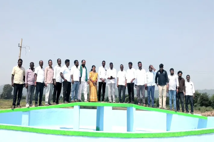 బతుకమ్మ తెప్పల నిర్మాణాలను పరిశీలించిన