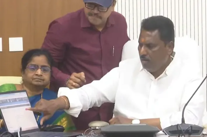 https://vijayakranthinews.com/uploads/articles/article_36115599.webp