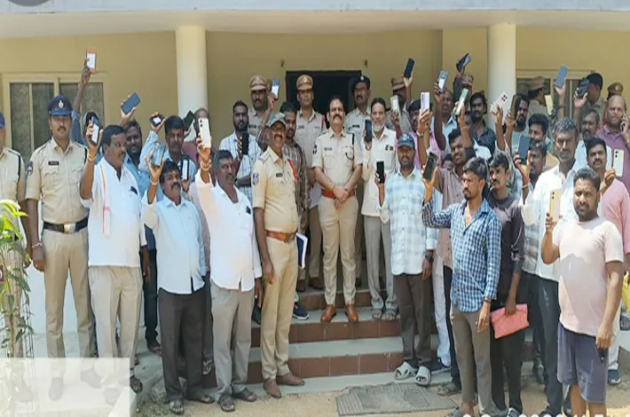 పోగొట్టుకున్న 67 ఫోన్లు బాధితులకు అందజేత