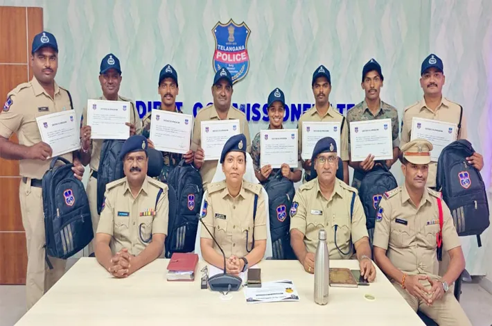 విధుల్లో ప్రతిభ చూపిన తొమ్మిదిగురికి సీపీ ప్రశంస