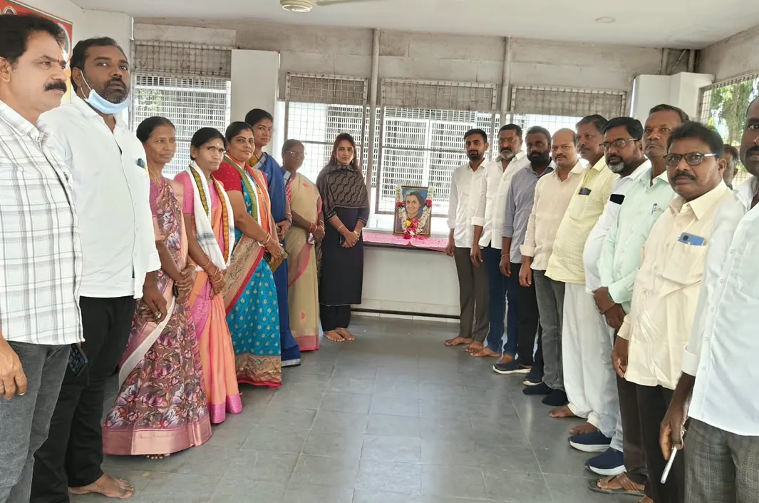 దేశాభివృద్ధిలో ఇందిరమ్మ పాత్ర మరువలేనిది