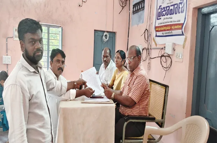 అక్రమ లేఅవుట్లపై చర్యలు తీసుకోవాలి