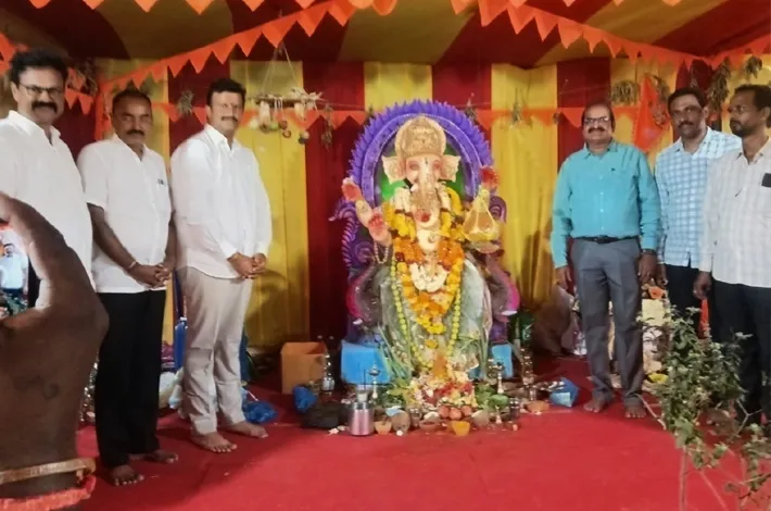50వ డివిజన్ లో అన్నదాన కార్యక్రమం ను ప్రారంభించిన యువనేత డాక్టర్ తుమ్మల యుగంధర్