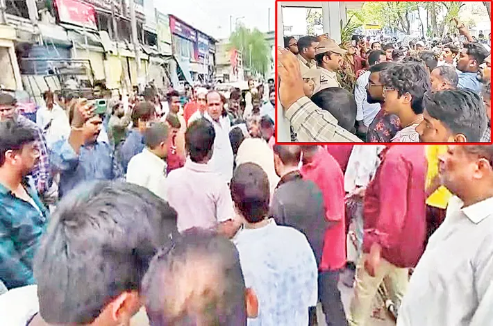 ఫుట్‌పాత్ ఆక్రమణలపై ఉక్కుపాదం