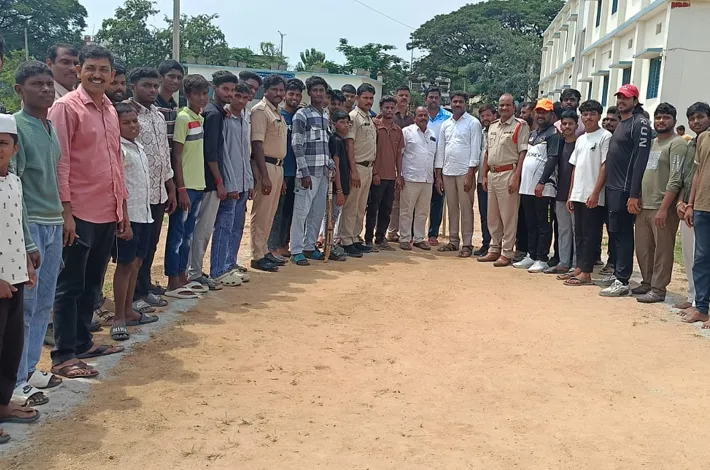 సందడిగా క్రికెట్ టోర్నమెంట్