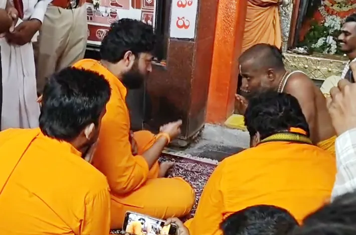 హనుమాన్‌ దీక్షలో కొండగట్టుకు వరుణ్‌తేజ్‌