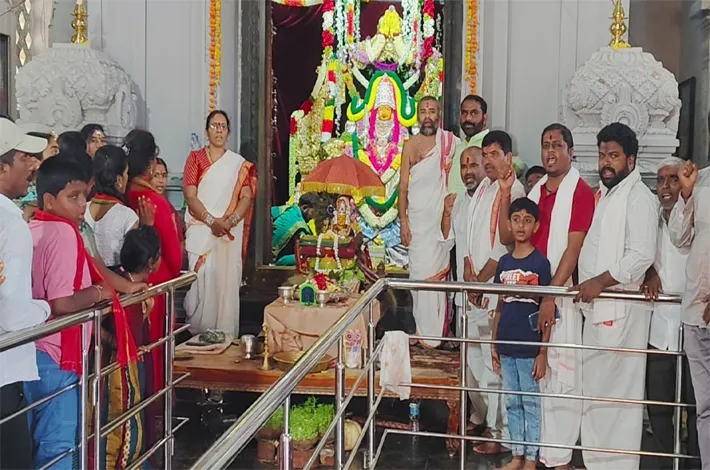 చండిక అలంకారంలో మహంకాళి