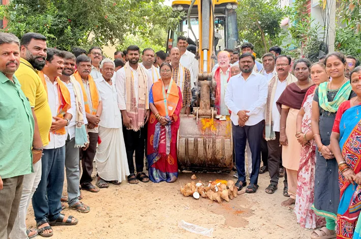 రోడ్డు అభివృద్ధి పనులకు శ్రీకారం