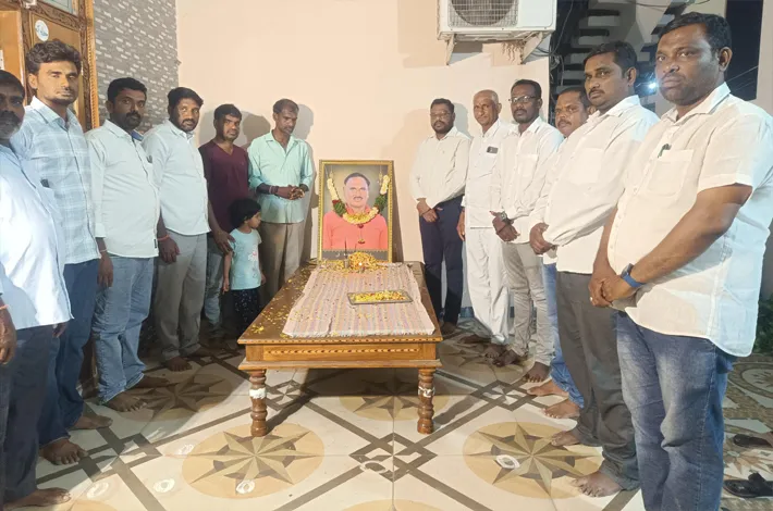 మార్కెట్ కమిటీ చైర్మన్ ను పరామర్శించిన మంథని ఆర్డీఓ