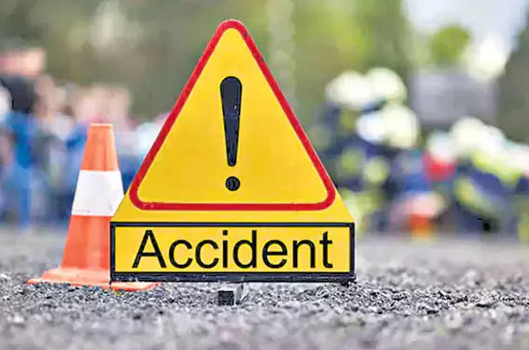 గ్రీన్‌ఫీల్డ్ హైవేపై రోడ్డు ప్రమాదం: ఇద్దరు మృతి